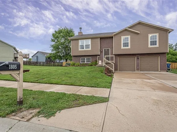 1805 Clear Creek Dr, Kearney, MO 64060