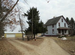 1812 Division St, New London, WI 54961
