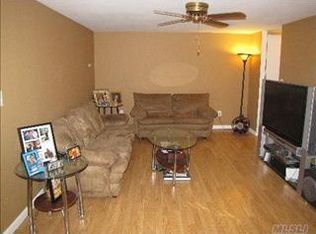 302 Birchwood Rd, Medford, NY 11763