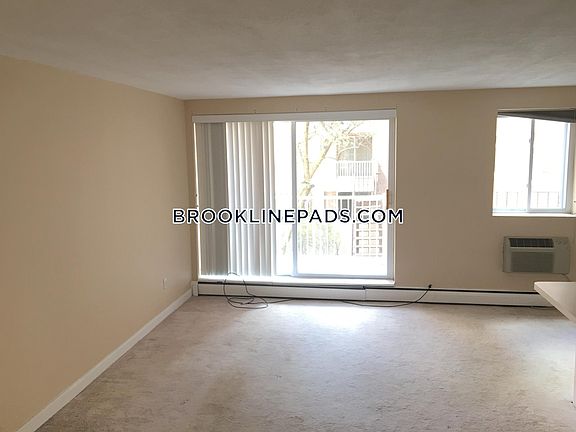 4th image of 123 Sewall Ave #Uz1a