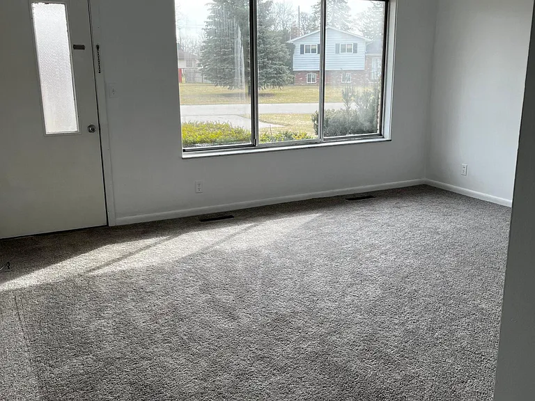 2111 Avalon Cir #2111 — Photo 6