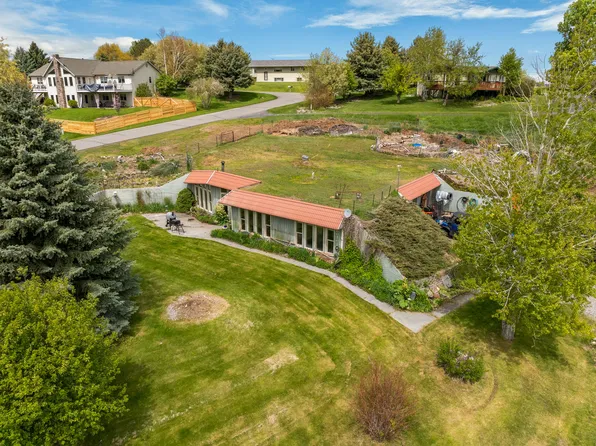 6040 Pearl Dr, Manhattan, MT 59741