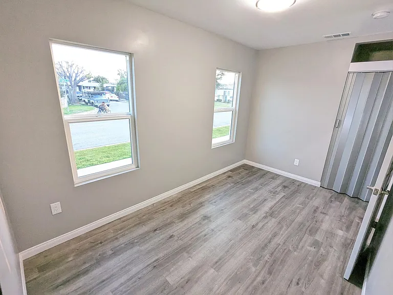 1835 W Colegrove Ave — Photo 24