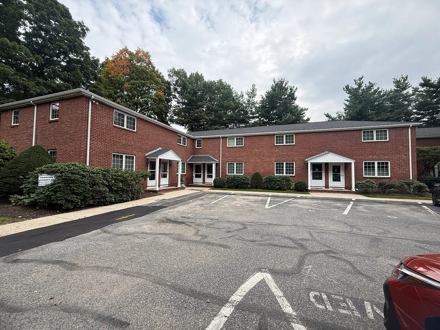 2 bed, 1.5 bath, 1464 sqft, $3,900 — Photo 2