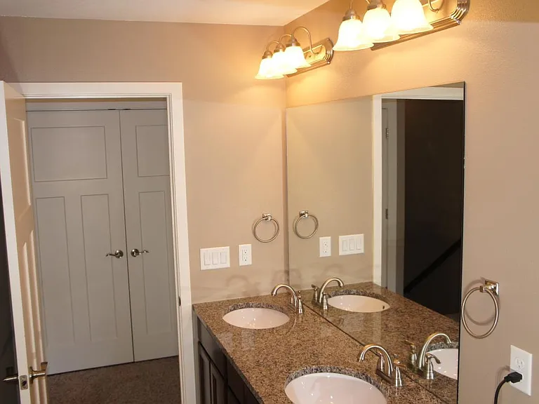 4412 NE Sherman Ln — Photo 7