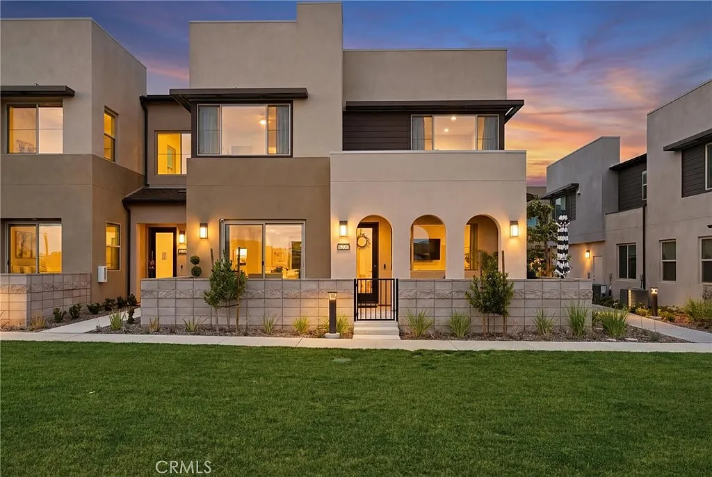 3 bed, 3.0 bath, 1610 sqft, $4,000 — Photo 1