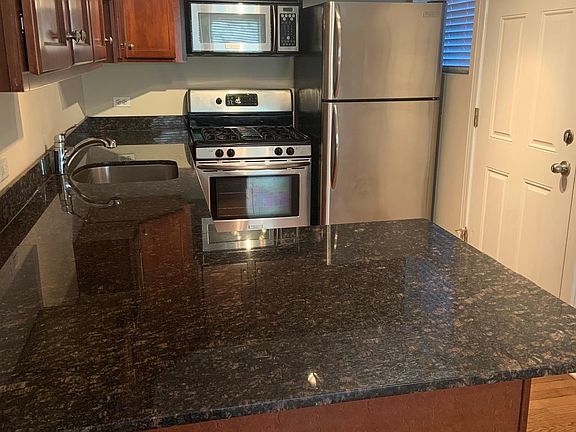 3rd image of 1216 W Waveland Ave #3ZZ