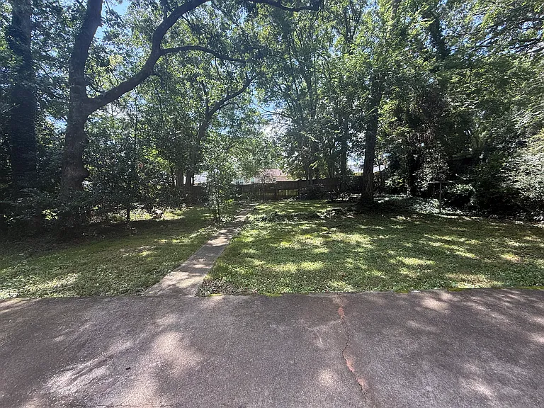 1321 Snapfinger Rd — Photo 24