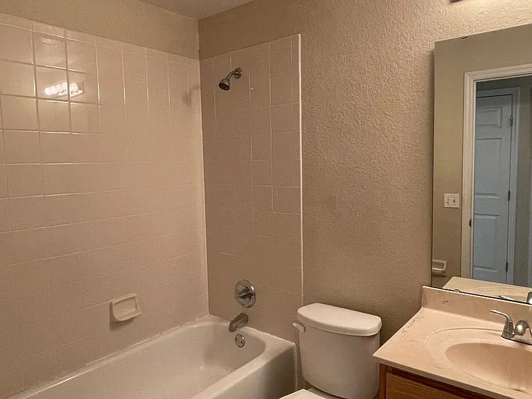 213 Towerview Dr E — Photo 17