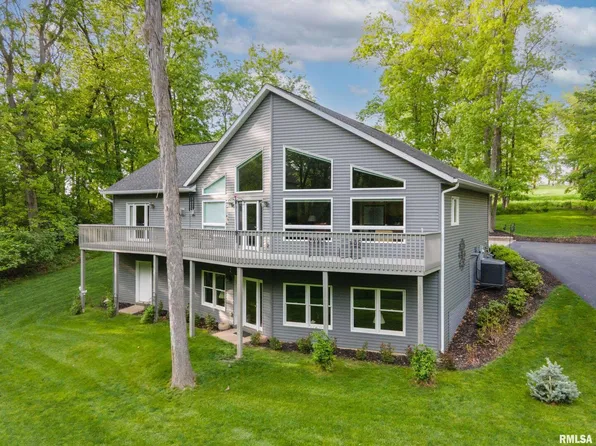 797 Sycamore Dr, Le Claire, IA 52753