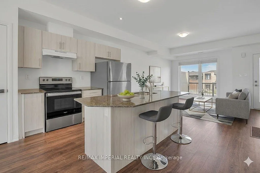 3 bed, $2,500 — Photo 2