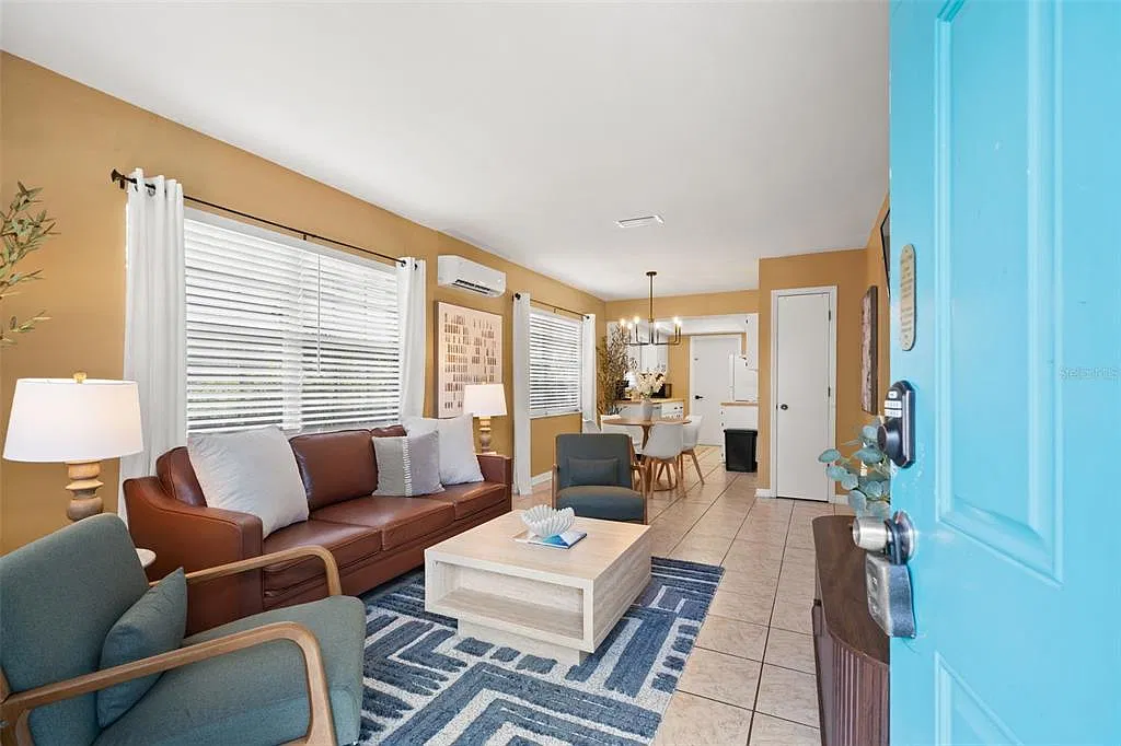 2 bed, 2.0 bath, 867 sqft, $1,650 — Photo 2