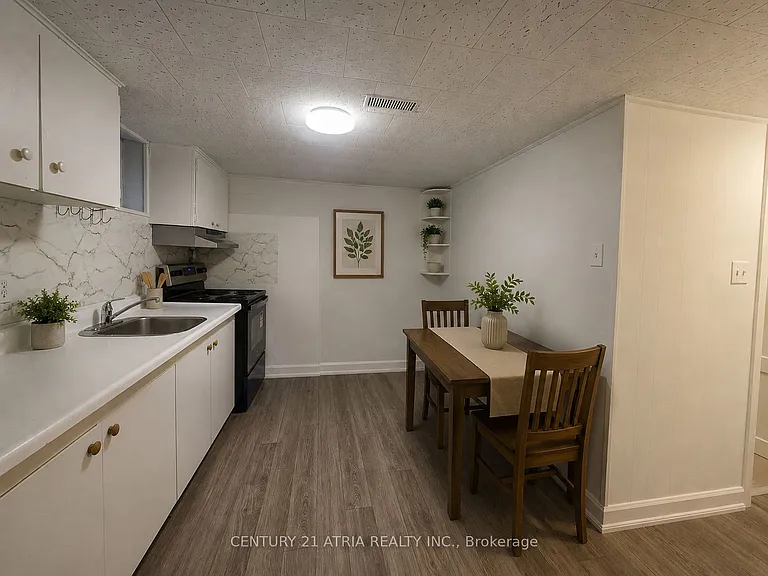 21 Meadowview Ave #LOWER — Photo 4