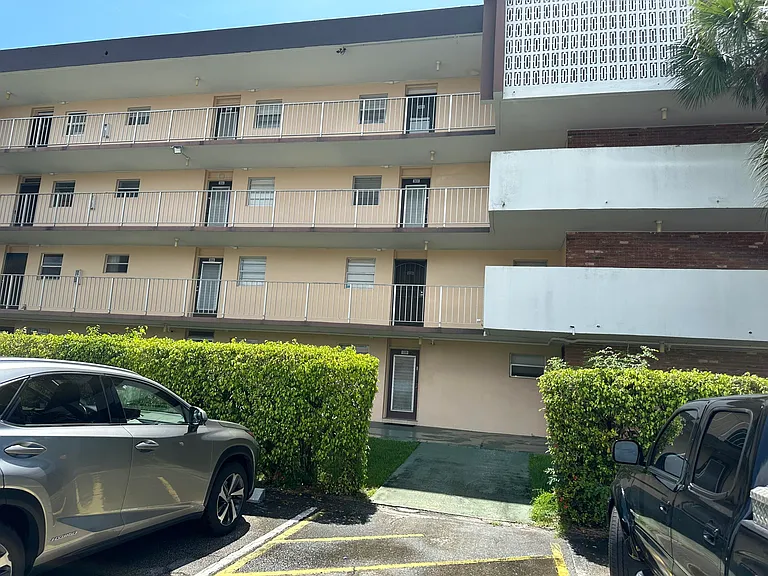 2900 NW 47th Ter #105B — Photo 3