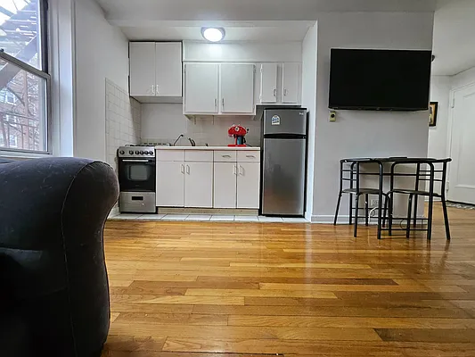 Sold by KNY Realty Group LLC | media 31