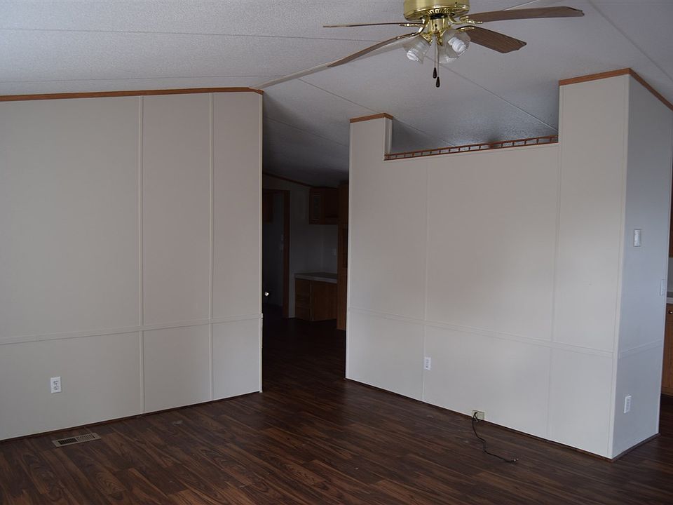 2nd image of 218 Bayberry Dr