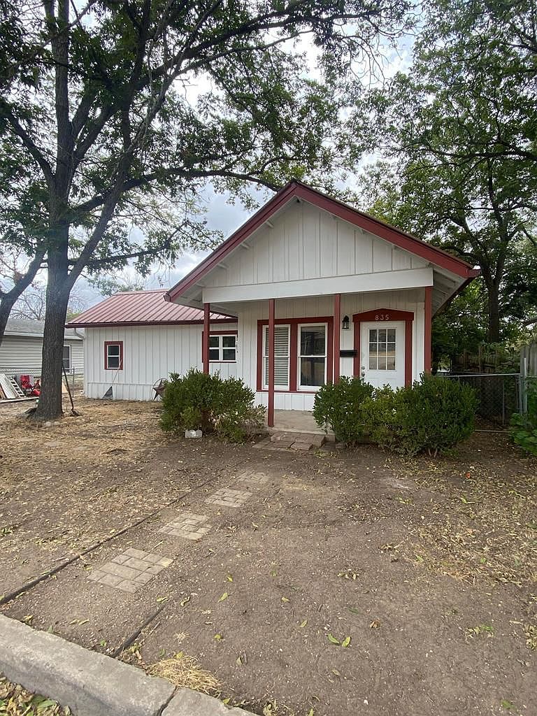 835 Robinson St, Kerrville, TX 78028 Zillow