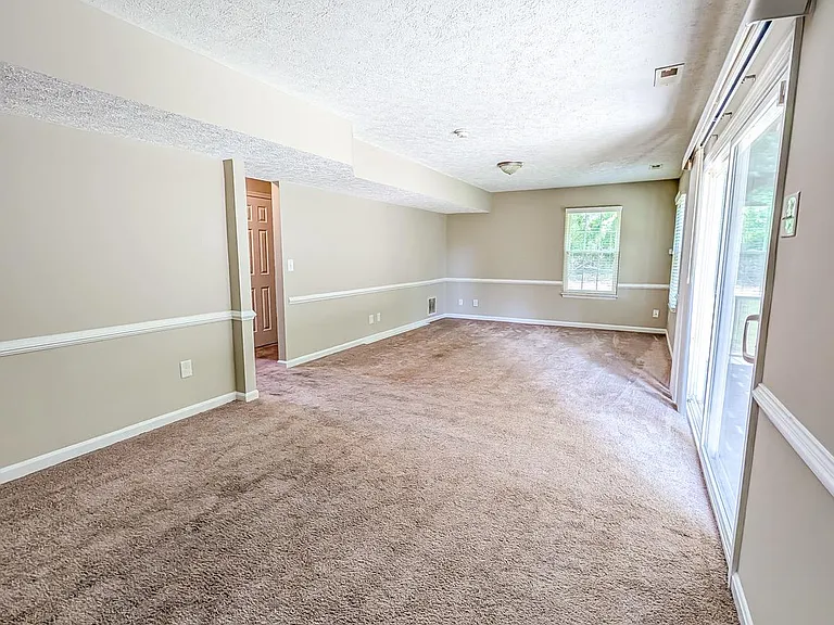 21530 Warwick Ct — Photo 38