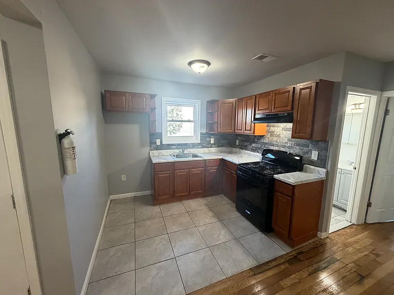 10 Tillinghast St #2 — Photo 6