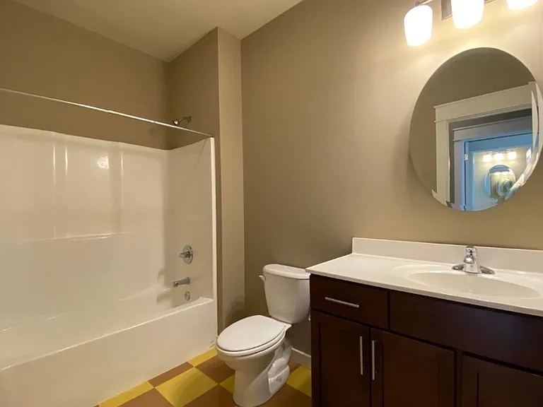 421 E Hillside Dr — Photo 7