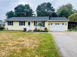 4041 Bonisteel Rd, Fort Gratiot, MI 48059