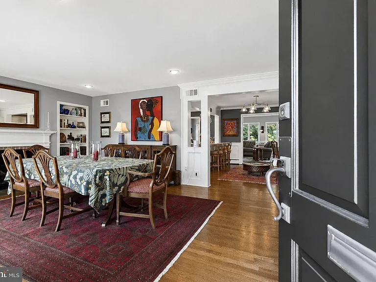 2212 Reddfield Dr — Photo 4