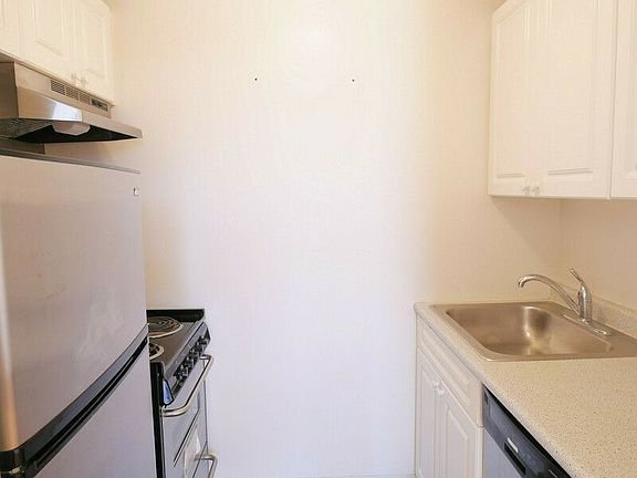 5th image of 94 E 4th St APT 809