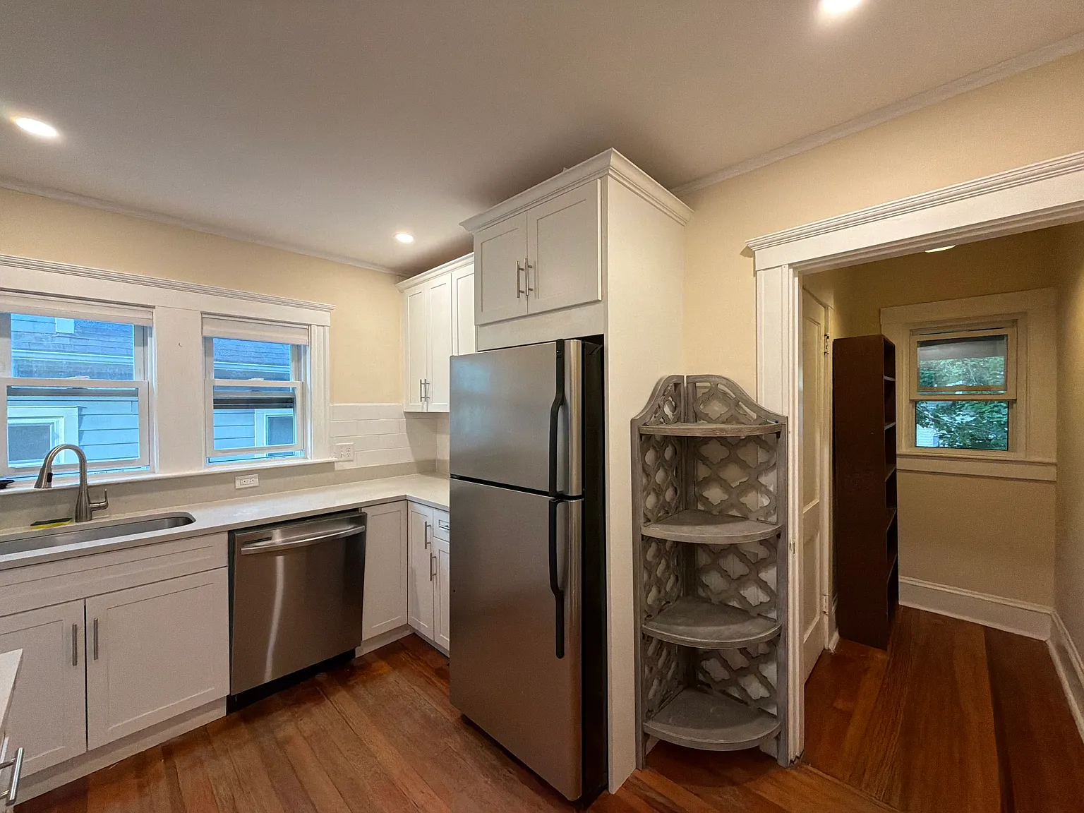 2 bed, 1100 sqft, $3,650 — Photo 3