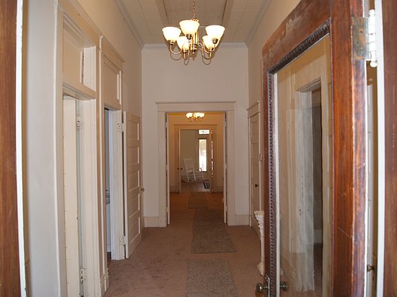 4th image of 901 W Semmes Ave