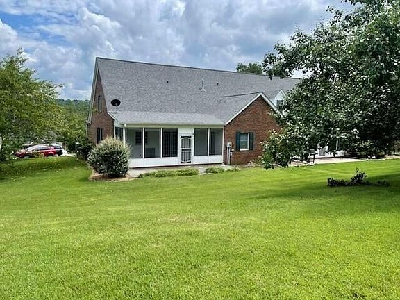 2nd image of 304 Fairway Dr