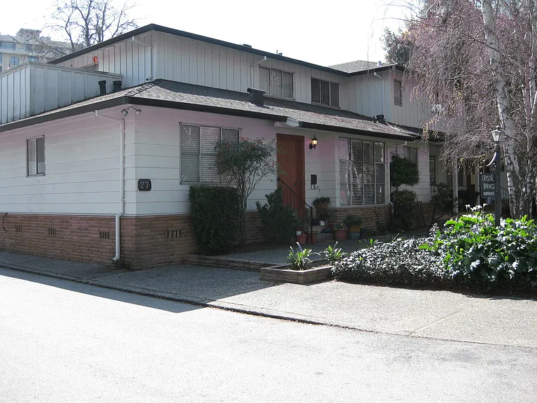 27 Crystal Springs — Photo 1