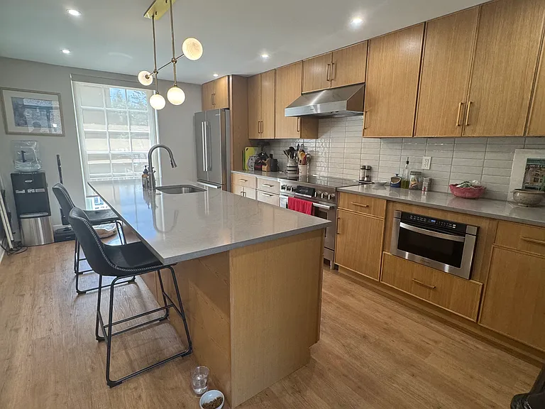 637 Spruce St — Photo 4