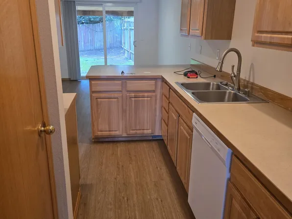 5427 Rainier Dr E #A, Bonney Lake, WA 98391