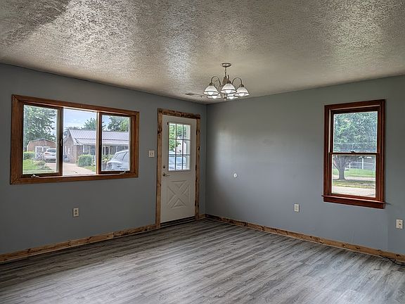 5th image of 515 Rose Dr