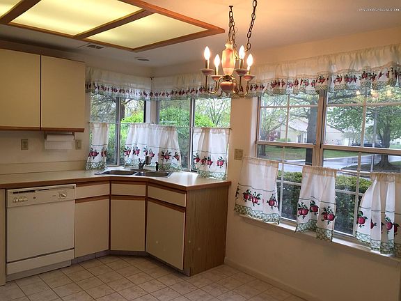 5th image of 888 Stratford Court #B