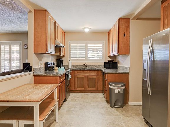 5th image of 491 Klamath Dr
