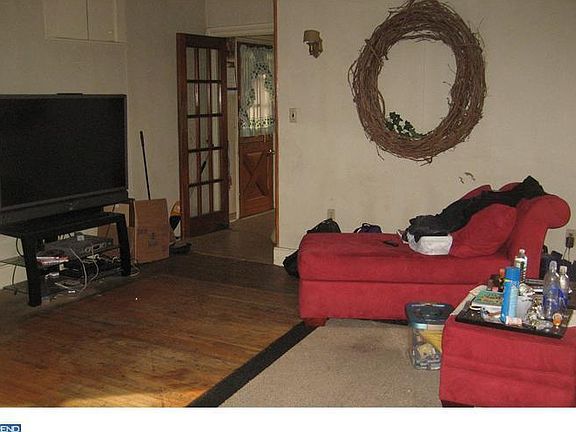 2nd image of 104 W Penn Ave