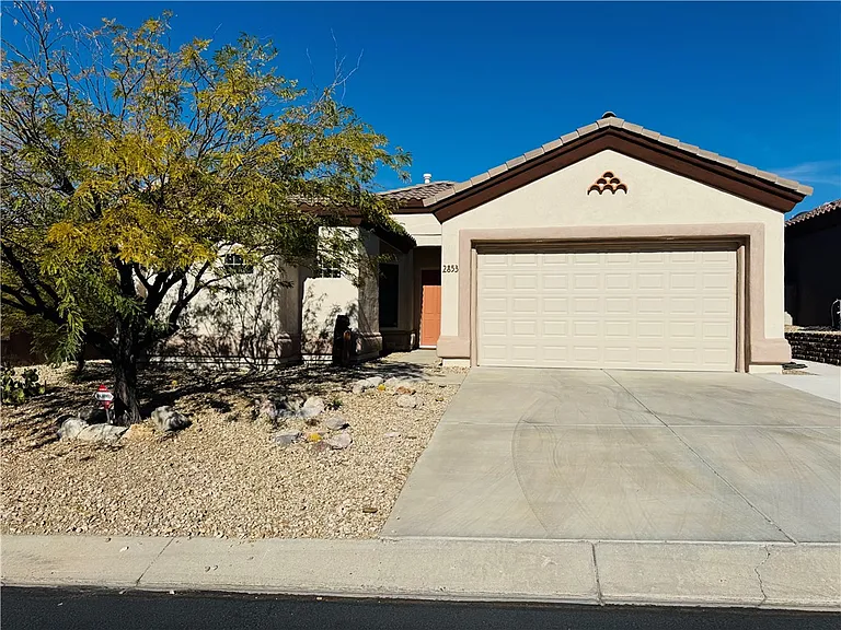 2853 Esmerelda Dr — Photo 1