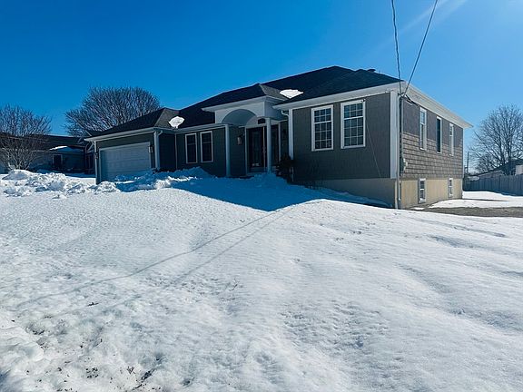 2nd image of 115 River Rd