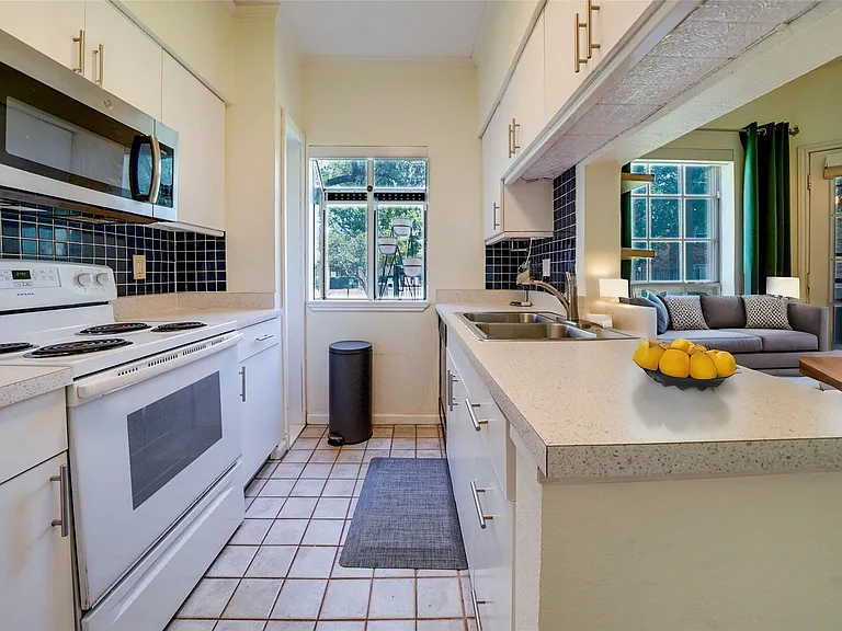 1700 Amelia Ct #613 — Photo 7