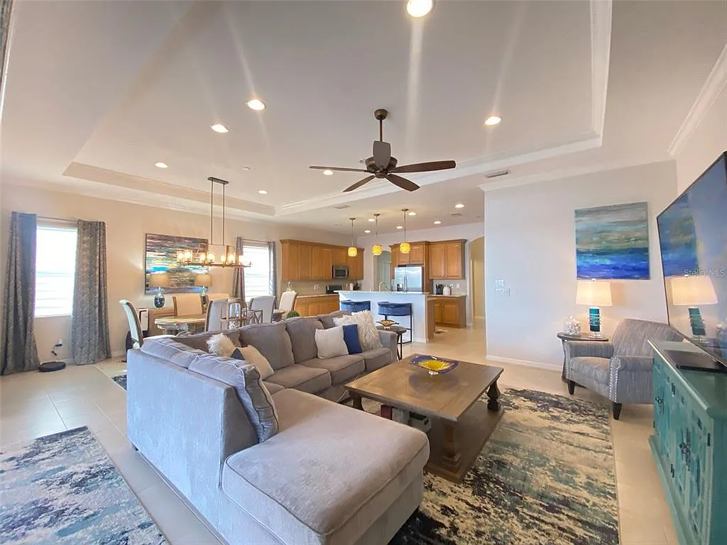 3 bed, 2.5 bath, 2249 sqft, $4,000 — Photo 3