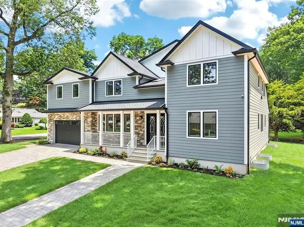 492 Oak Tree Rd, Oradell, NJ 07649