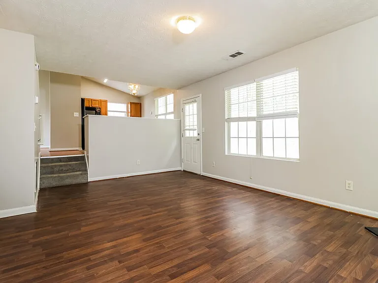 2124 Oakland Spring Dr — Photo 6