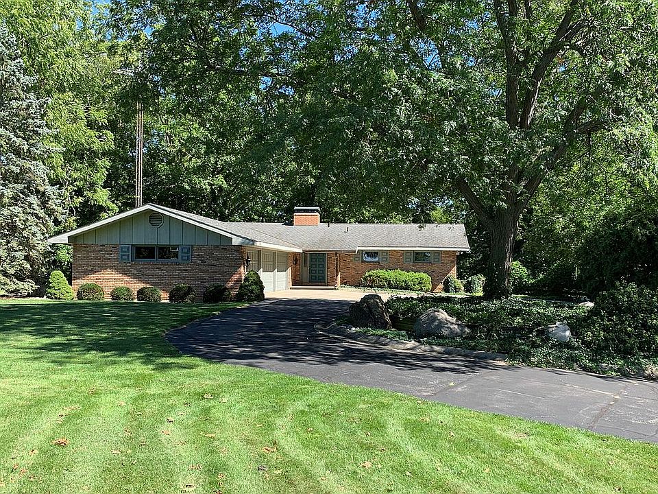 Front Yard and driveway