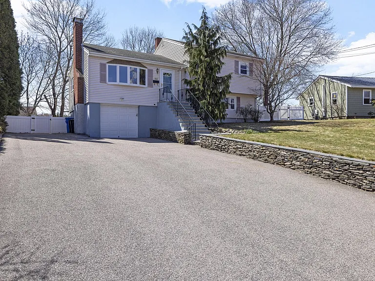 160 Ravenswood Rd — Photo 28