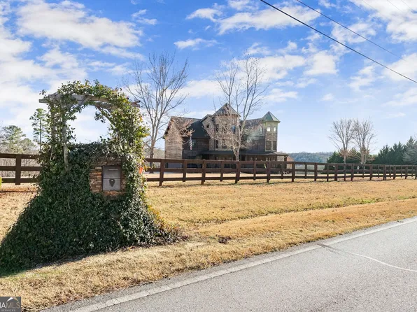 812 Riverdale Rd, Toccoa, GA 30577
