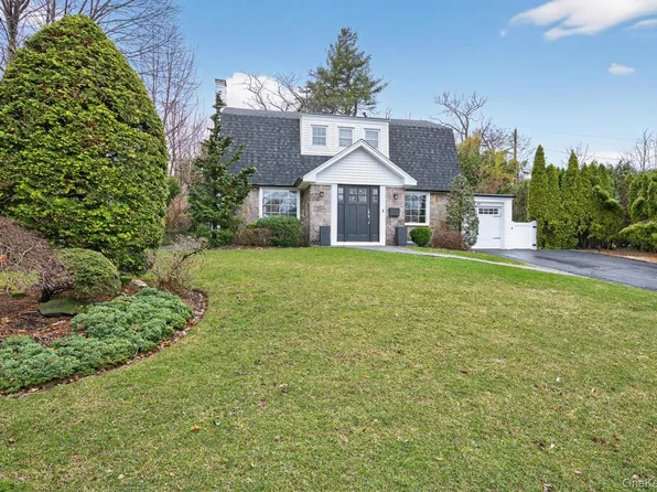 65 Circle Drive, Roslyn Heights, NY 11577