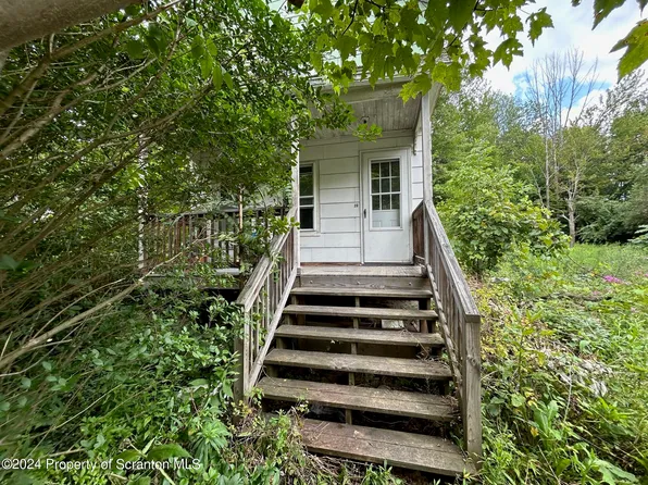 20 Railroad St, Carbondale, PA 18407