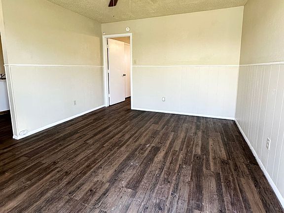 3rd image of 922 44th St APT C