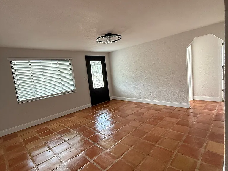 127 Debary Dr — Photo 7